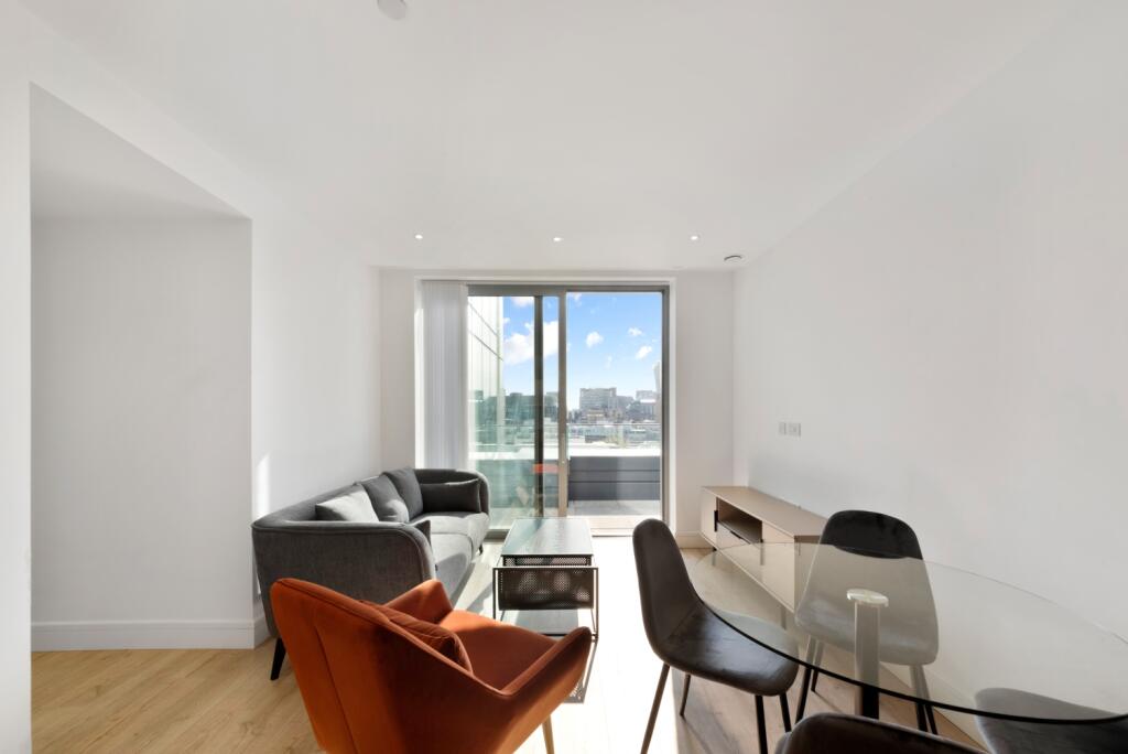 1 bed 1st Floor Flat for rent in Stepney. From Chase Evans - City & Aldgate