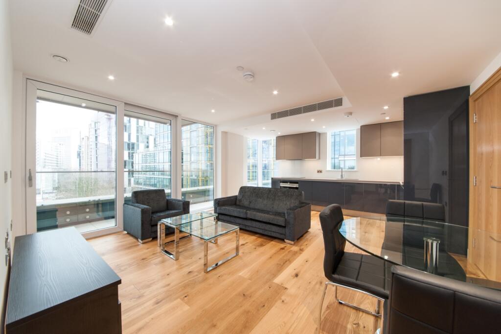 3 bed 1st Floor Flat for rent in London. From Chase Evans - City & Aldgate