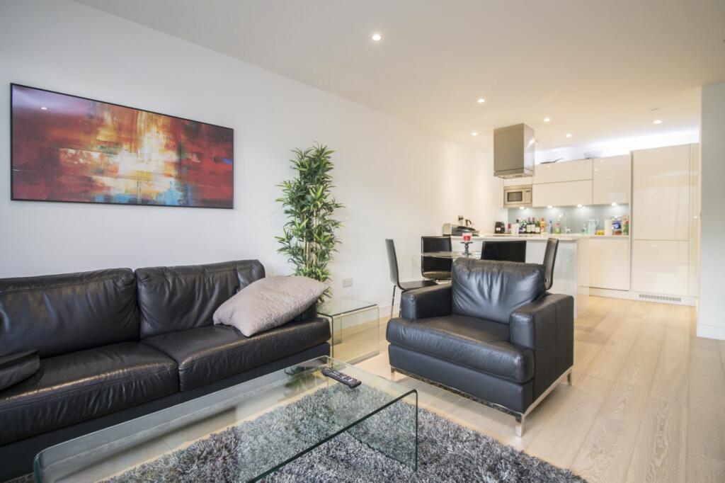 2 bed 1st Floor Flat for rent in Stepney. From Chase Evans - City & Aldgate