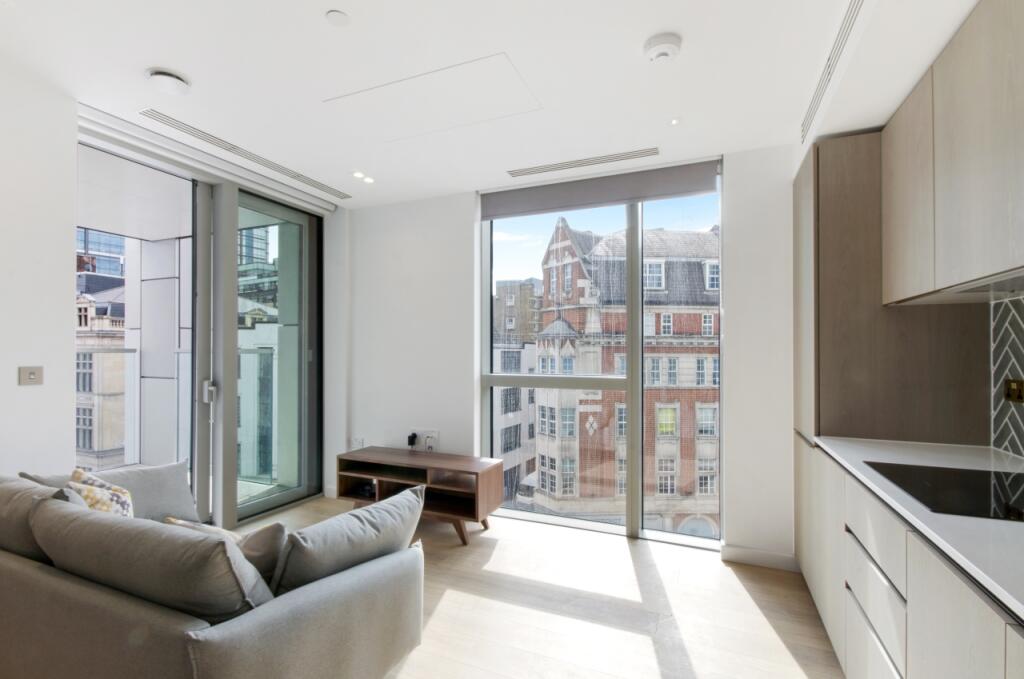 4 bed 1st Floor Flat for rent in Islington. From Chase Evans - City & Aldgate 4 bed 1st Floor Flat for rent in Islington. From Chase Evans - City & Aldgate