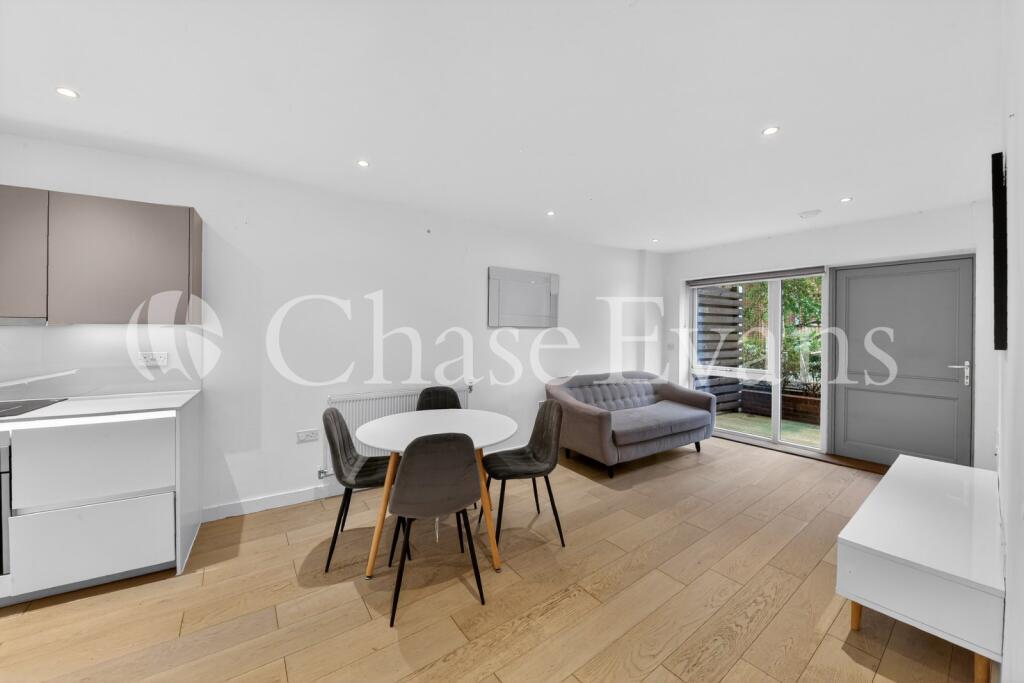 2 bed 1st Floor Flat for rent in London. From Chase Evans - City & Aldgate