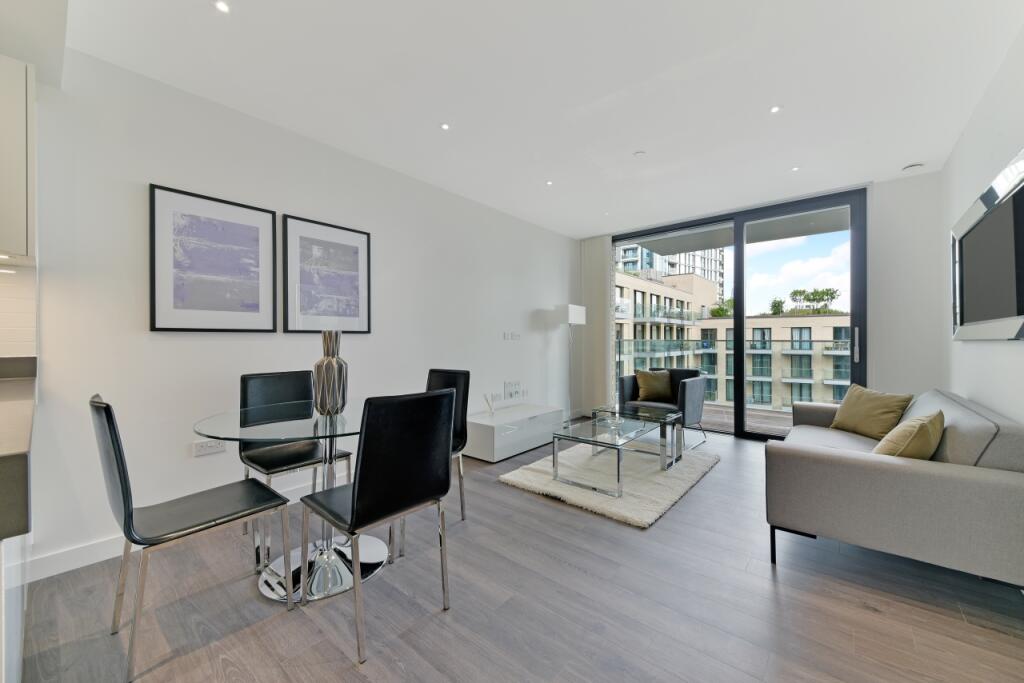 1 bed 1st Floor Flat for rent in Stepney. From Chase Evans - City & Aldgate
