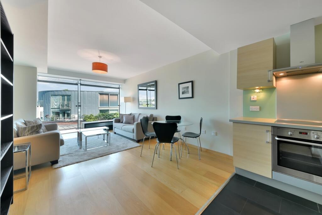 2 bed 1st Floor Flat for rent in Islington. From Chase Evans - City & Aldgate