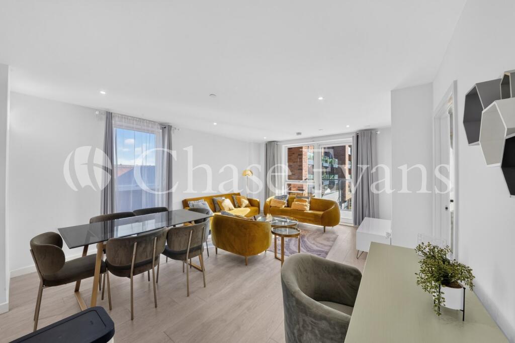 2 bed 1st Floor Flat for rent in Hounslow. From Chase Evans - City & Aldgate