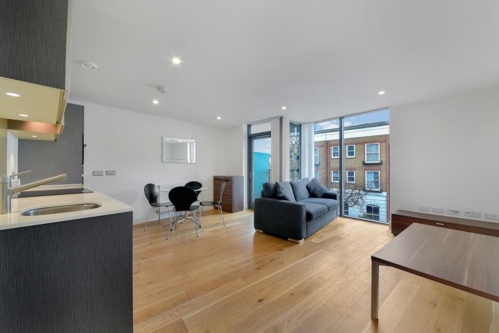 1 bed 1st Floor Flat for rent in Islington. From Chase Evans - City & Aldgate