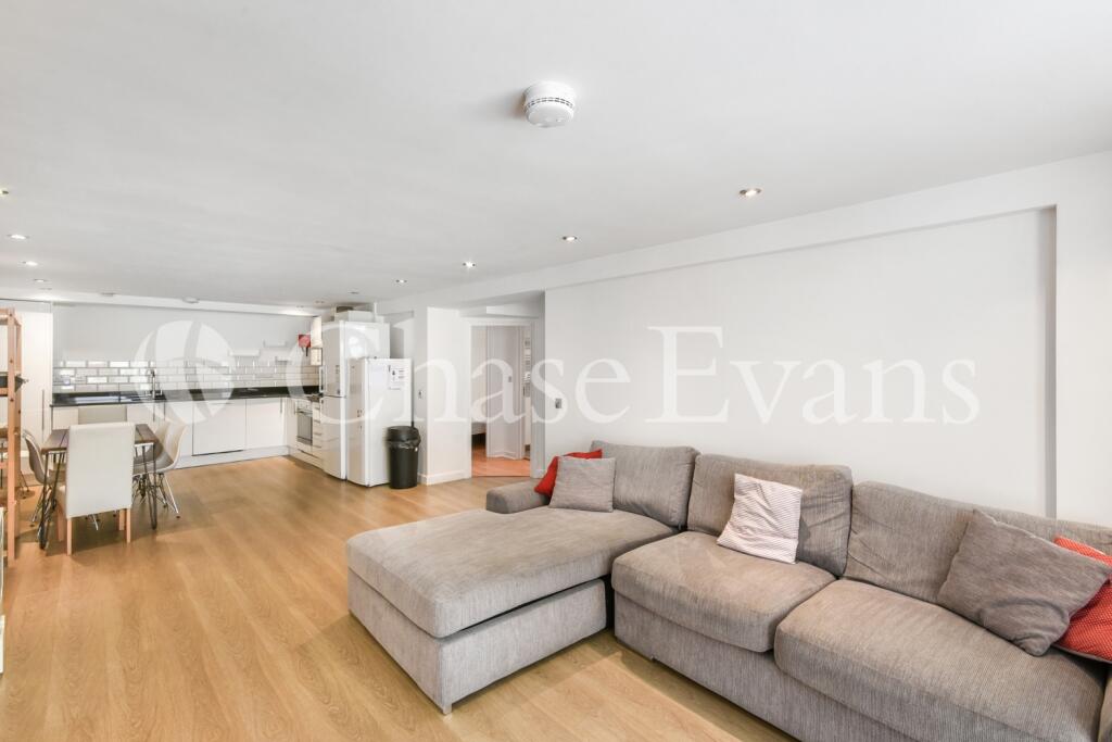 4 bed Detached for rent in Stepney. From Chase Evans - City & Aldgate