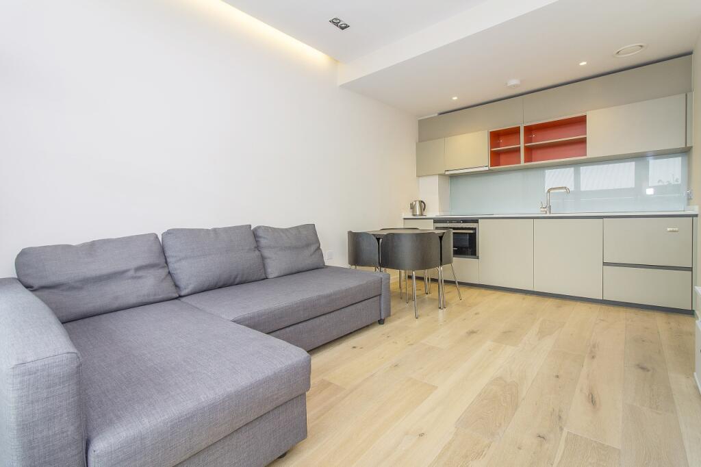 1 bed 1st Floor Flat for rent in London. From Chase Evans - City & Aldgate