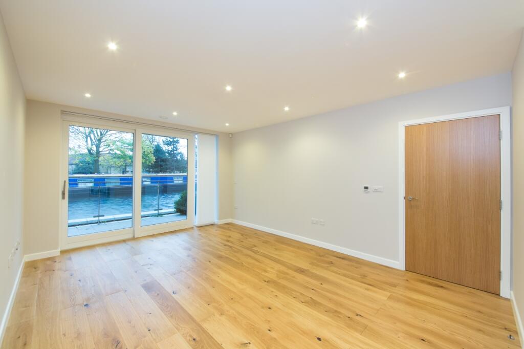 2 bed 1st Floor Flat for rent in London. From Chase Evans - City & Aldgate