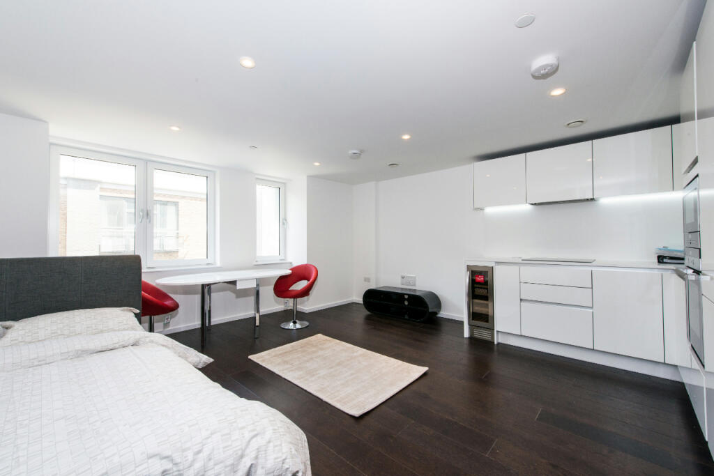 4 bed 1st Floor Flat for rent in Islington. From Chase Evans - City & Aldgate