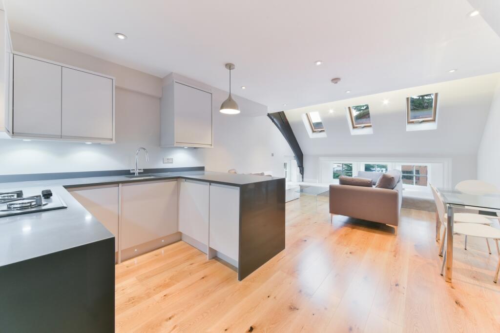 2 bed Apartment for rent in Kingston upon Thames. From Chase Evans - Elephant and Castle