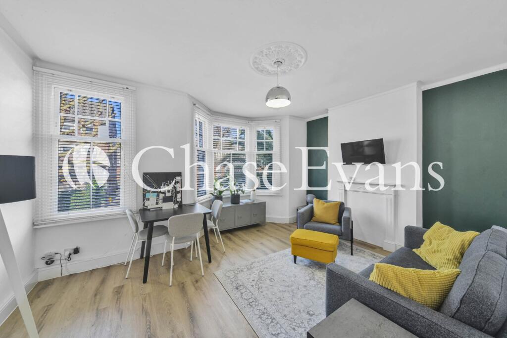 3 bed 1st Floor Flat for rent in London. From Chase Evans - Elephant and Castle