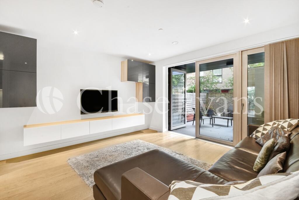 3 bed 1st Floor Flat for rent in Camberwell. From Chase Evans - Elephant and Castle