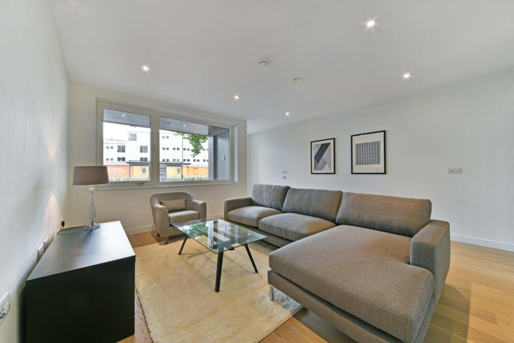 3 bed 1st Floor Flat for rent in Camberwell. From Chase Evans - Elephant and Castle