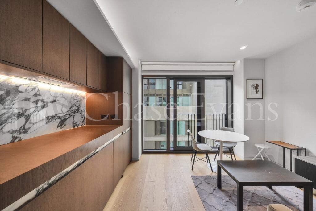 4 bed 1st Floor Flat for rent in London. From Chase Evans - Elephant and Castle