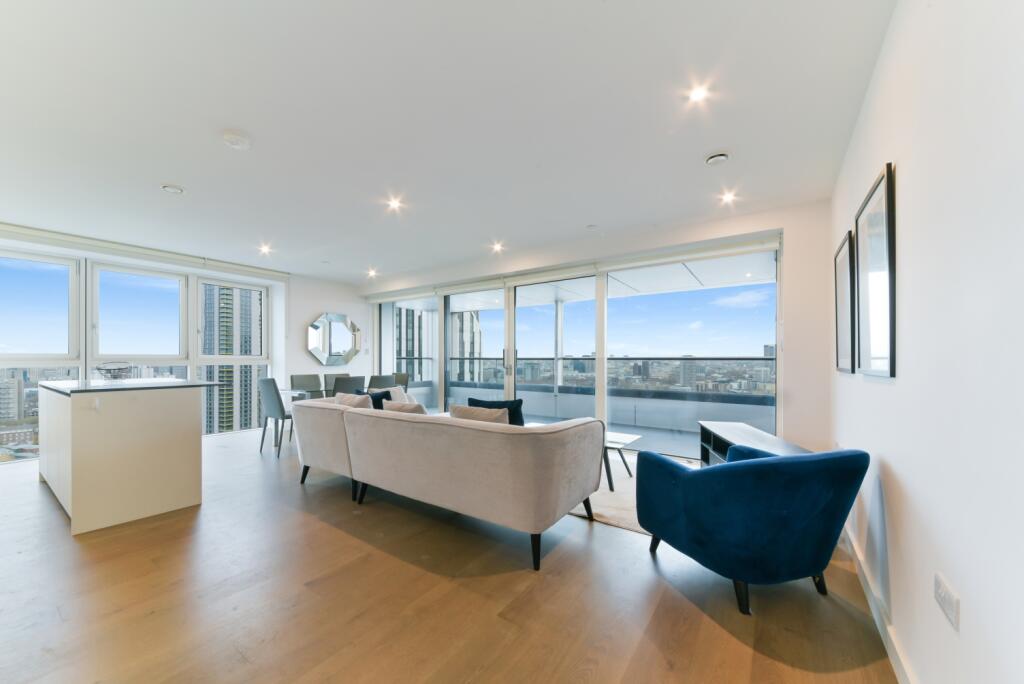 3 bed 1st Floor Flat for rent in London. From Chase Evans - Elephant and Castle