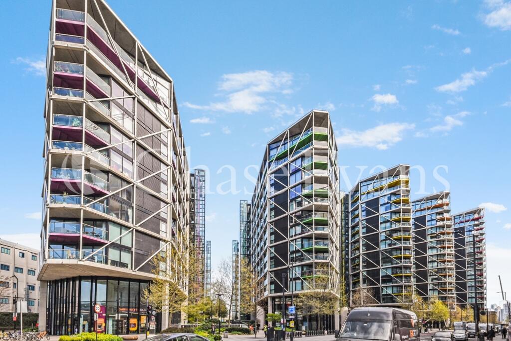 4 bed 1st Floor Flat for rent in London. From Chase Evans - Elephant and Castle