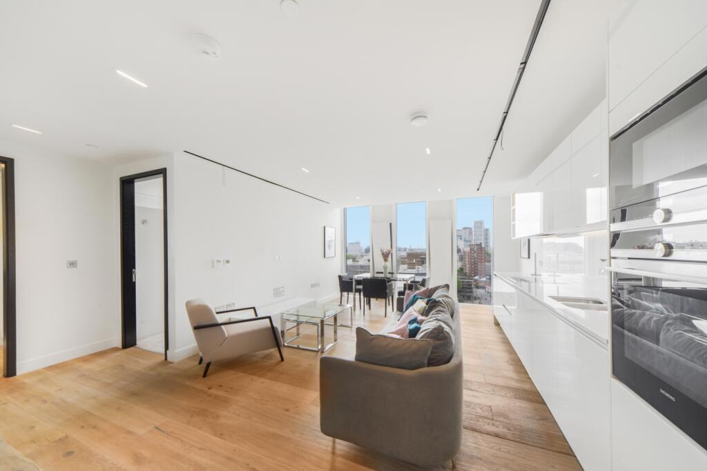 2 bed 1st Floor Flat for rent in Bermondsey. From Chase Evans - Elephant and Castle