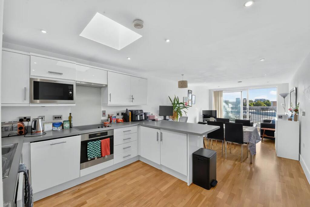 2 bed 1st Floor Flat for rent in Camberwell. From Chase Evans - Elephant and Castle 2 bed 1st Floor Flat for rent in Camberwell. From Chase Evans - Elephant and Castle