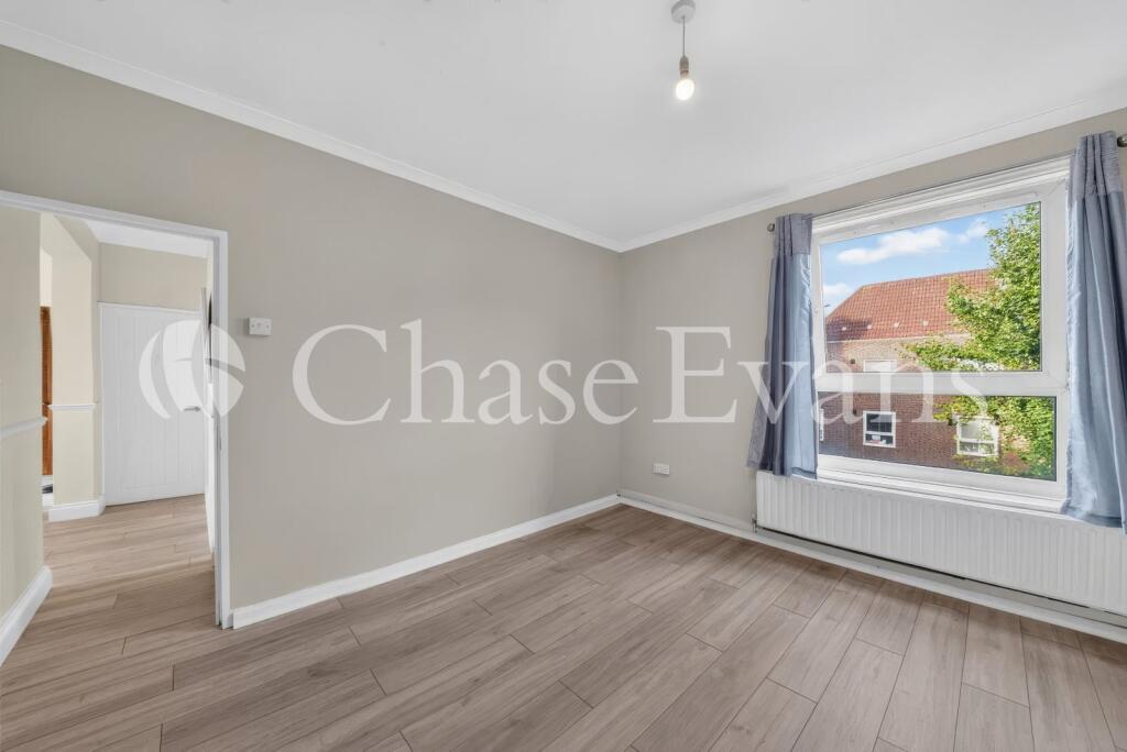 3 bed 1st Floor Flat for rent in Bermondsey. From Chase Evans - Elephant and Castle