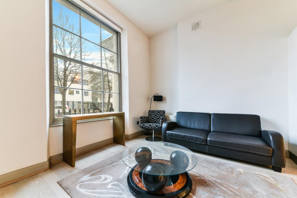 1 bed 1st Floor Flat for rent in London. From Chase Evans - Elephant and Castle