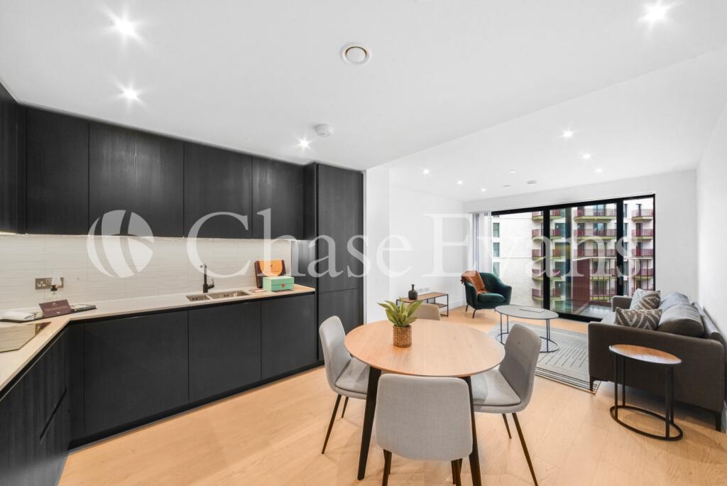 2 bed 1st Floor Flat for rent in . From Chase Evans - Elephant and Castle