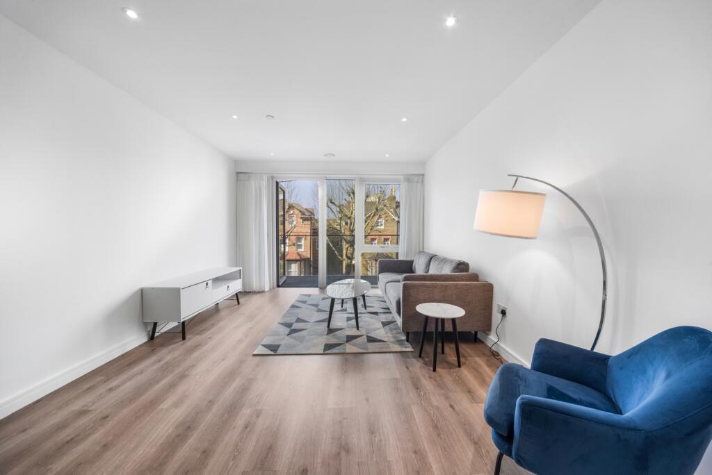 2 bed 1st Floor Flat for rent in Hammersmith. From Chase Evans - Elephant and Castle