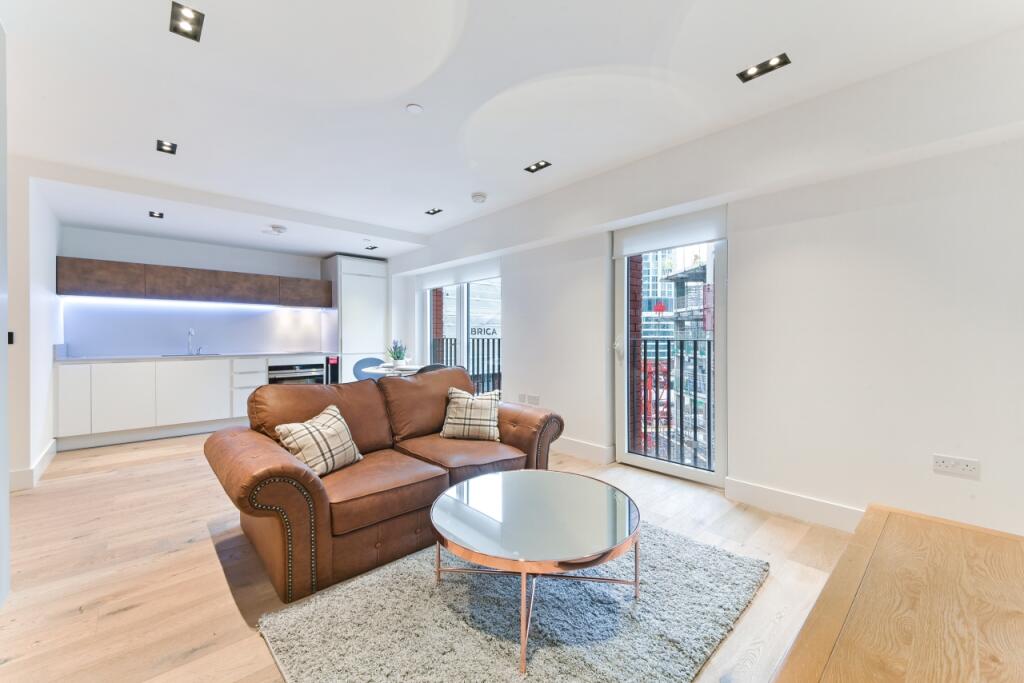 4 bed Detached for rent in Clapham. From Chase Evans - Elephant and Castle