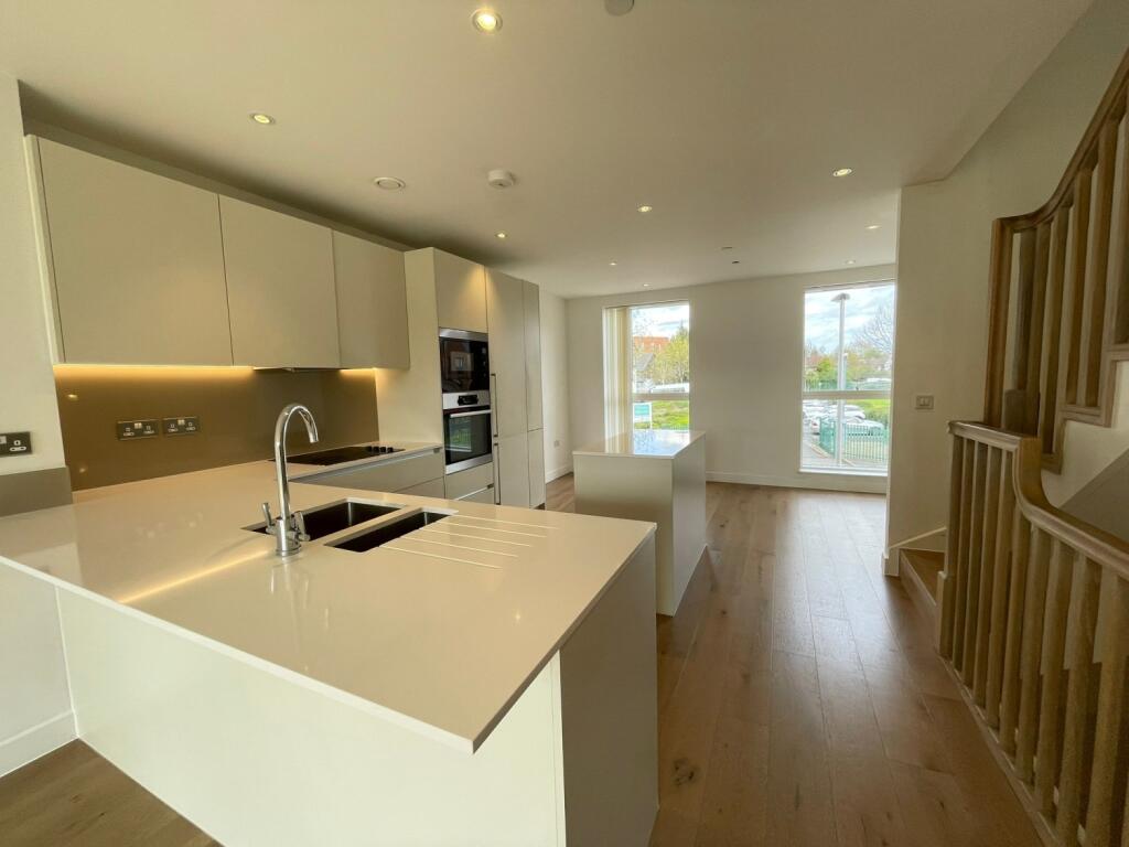 3 bed Semi-Detached House for rent in Eltham. From Chase Evans - Greenwich