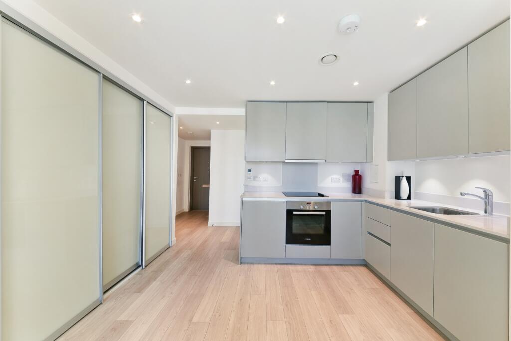 4 bed 1st Floor Flat for rent in London. From Chase Evans - Greenwich