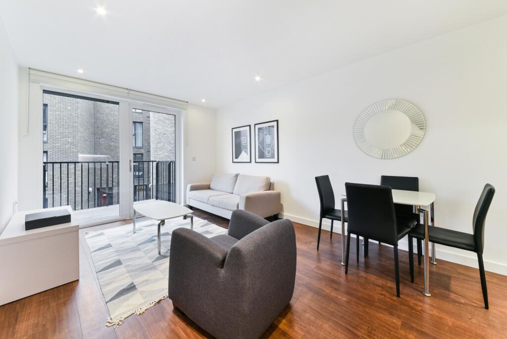 2 bed 1st Floor Flat for rent in Poplar. From Chase Evans - Greenwich