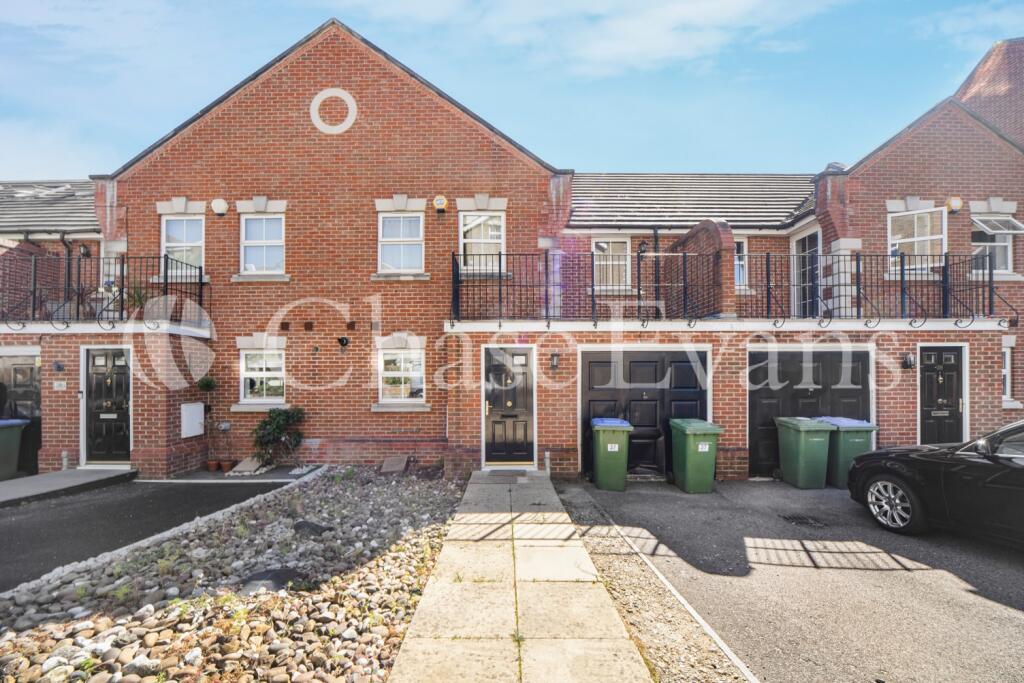 3 bed Mid Terraced House for rent in London. From Chase Evans - Greenwich