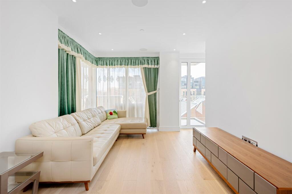 2 bed Flat for rent in London. From Chatterton Rees - London