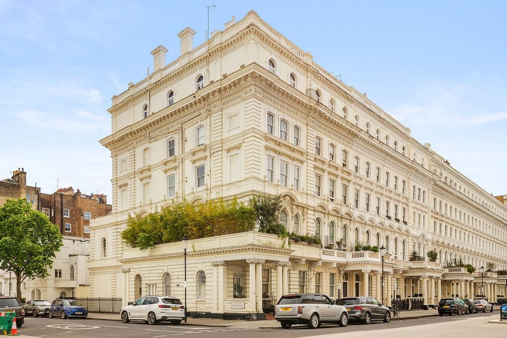 3 bed Penthouse for rent in Kensington. From Chatterton Rees - London