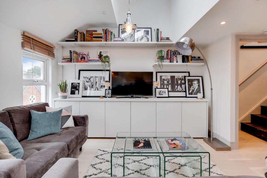 2 bed 1st Floor Flat for rent in London. From Chatterton Rees - London