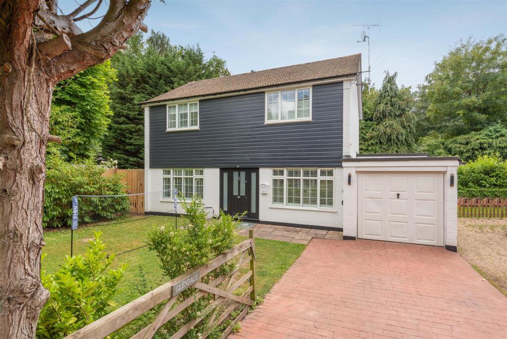 4 bed Detached for rent in Sunningdale. From Chatterton Rees - London 4 bed Detached for rent in Sunningdale. From Chatterton Rees - London