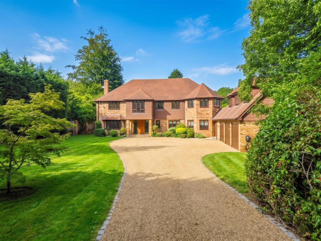 5 bed Detached for rent in Ascot. From Chatterton Rees - London 5 bed Detached for rent in Ascot. From Chatterton Rees - London