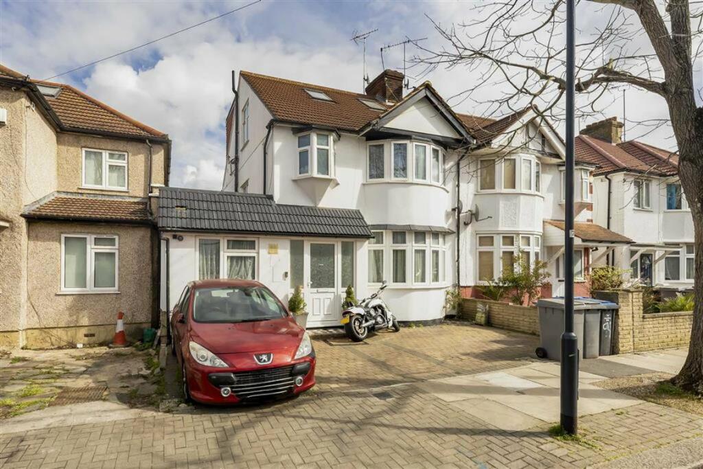5 bed Detached House for rent in Willesden. From Chelsea Square - Cricklewood