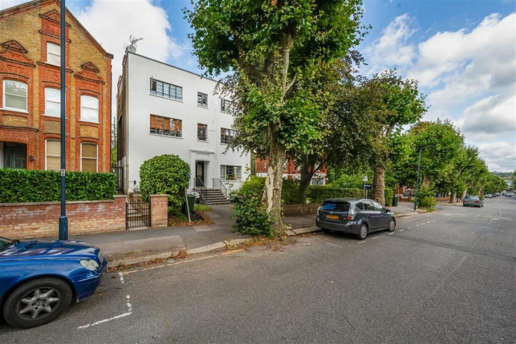 1 bed Maisonette for rent in Willesden. From Chelsea Square - Cricklewood