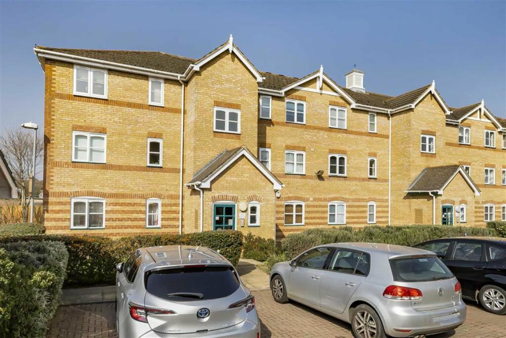 2 bed Flat for rent in Willesden. From Chelsea Square - Cricklewood