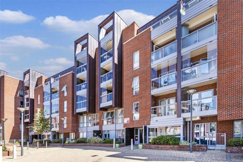 1 bed 1st Floor Flat for rent in Willesden. From Chelsea Square - Cricklewood