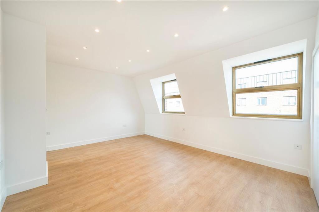 2 bed 1st Floor Flat for rent in Willesden. From Chelsea Square - Cricklewood