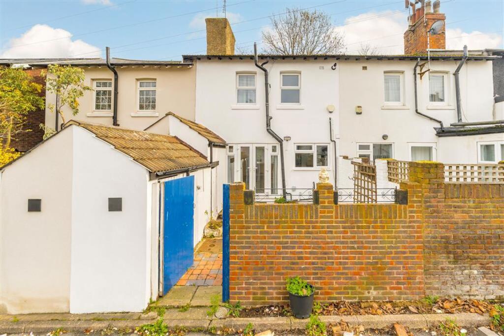 2 bed Detached for rent in Willesden. From Chelsea Square - Cricklewood