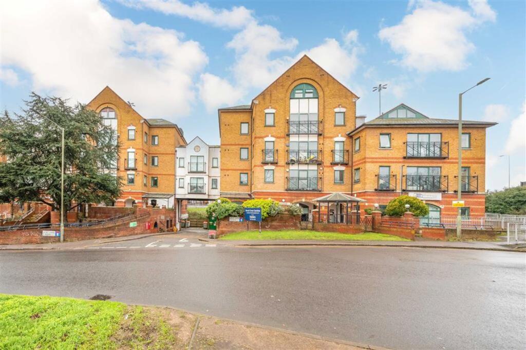 4 bed Studio for rent in Hendon. From Chelsea Square - Cricklewood