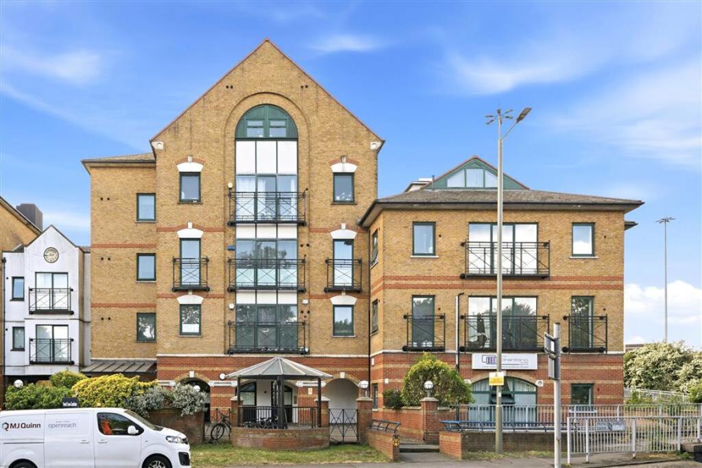 4 bed Studio for rent in Hendon. From Chelsea Square - Cricklewood