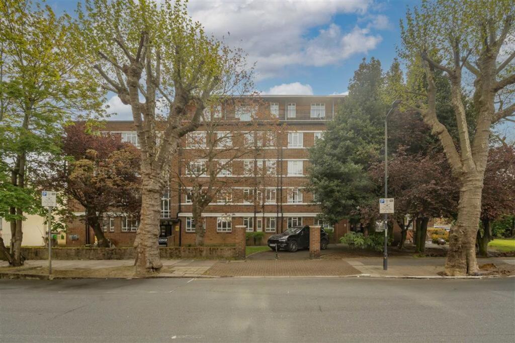1 bed 1st Floor Flat for rent in Willesden. From Chelsea Square - Cricklewood