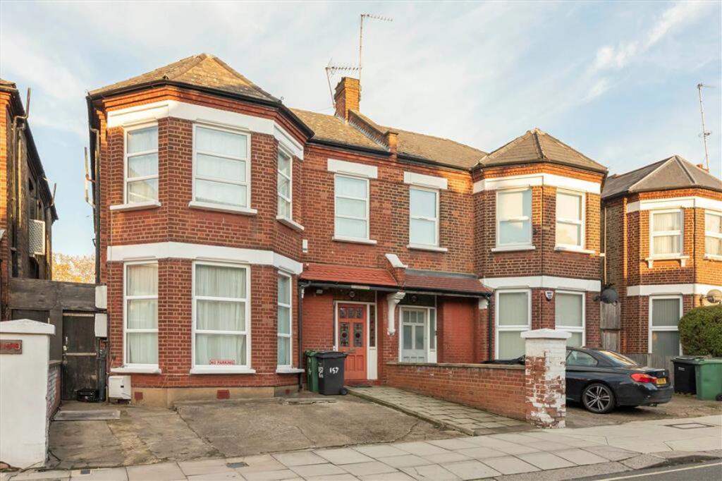 4 bed 1st Floor Flat for rent in Willesden. From Chelsea Square - Cricklewood
