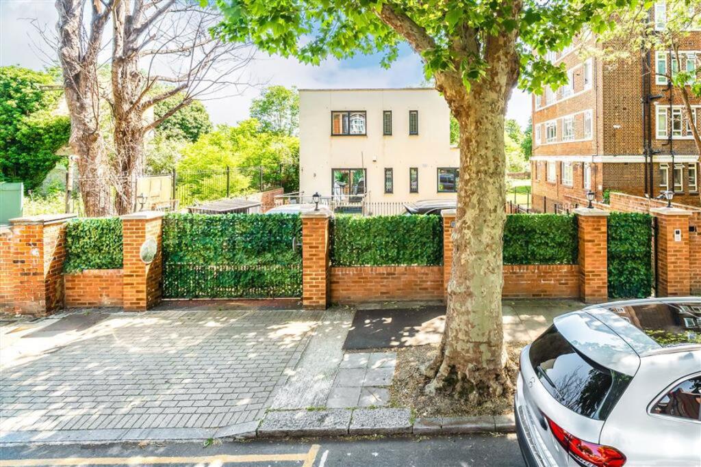 6 bed Detached for rent in Willesden. From Chelsea Square - Cricklewood