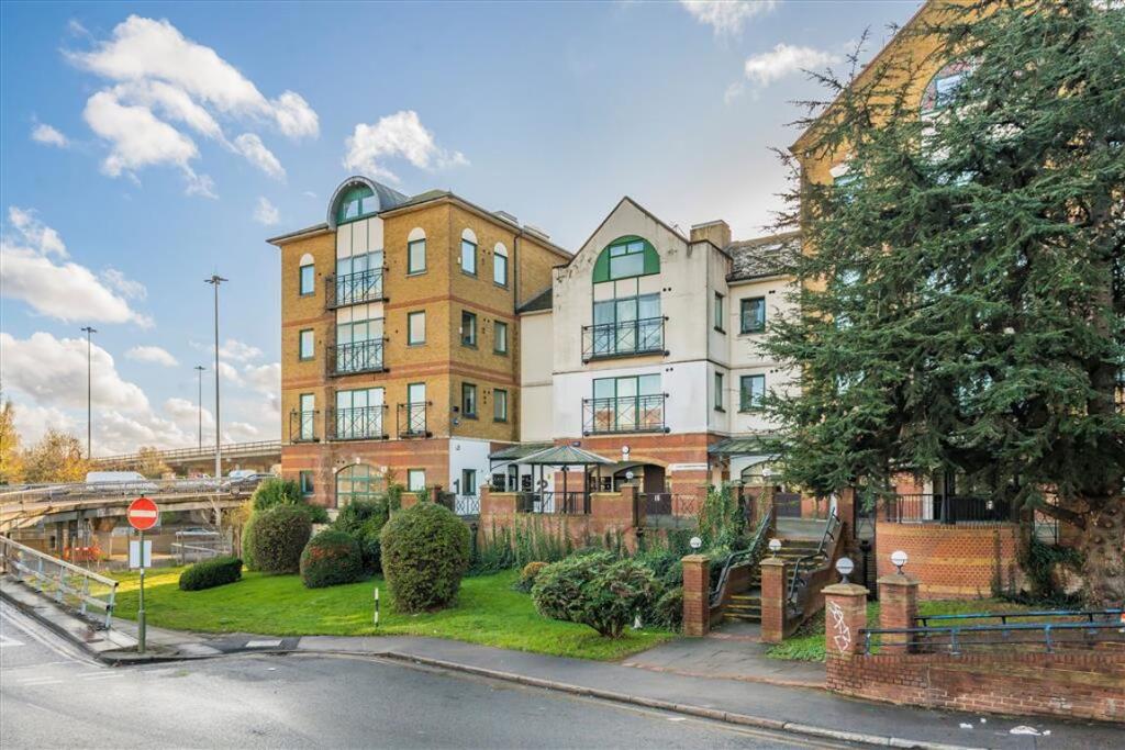 4 bed Studio for rent in Hendon. From Chelsea Square - Cricklewood