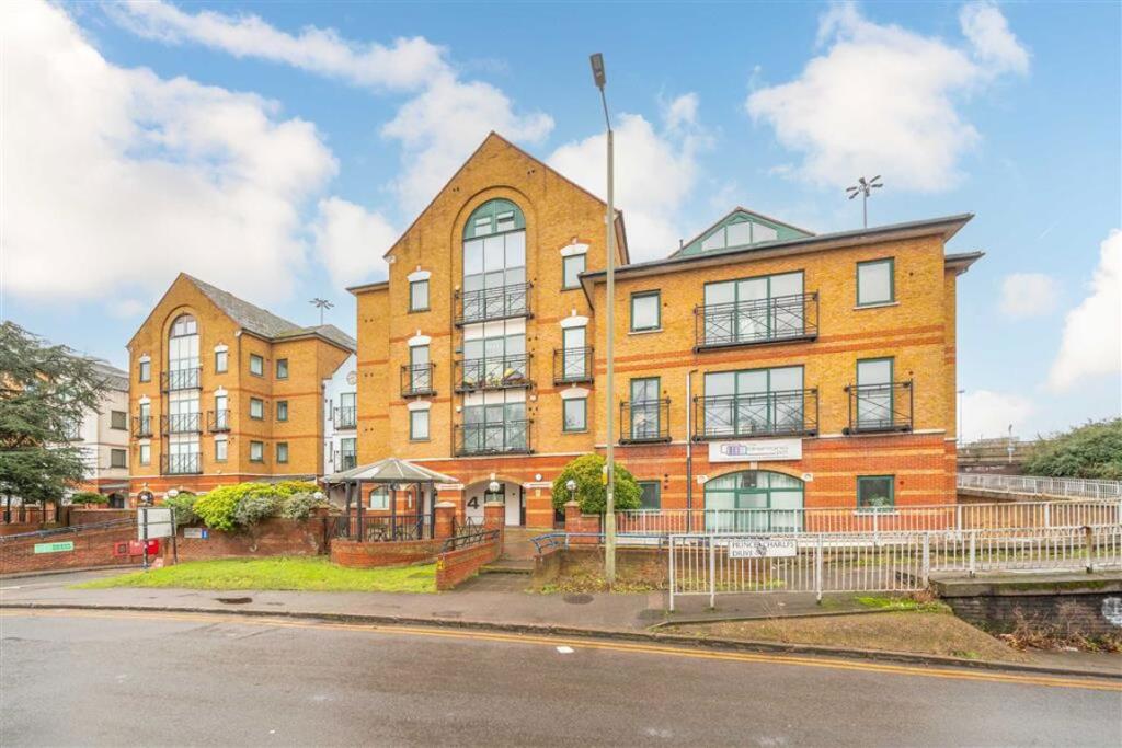 4 bed Studio for rent in Hendon. From Chelsea Square - Cricklewood