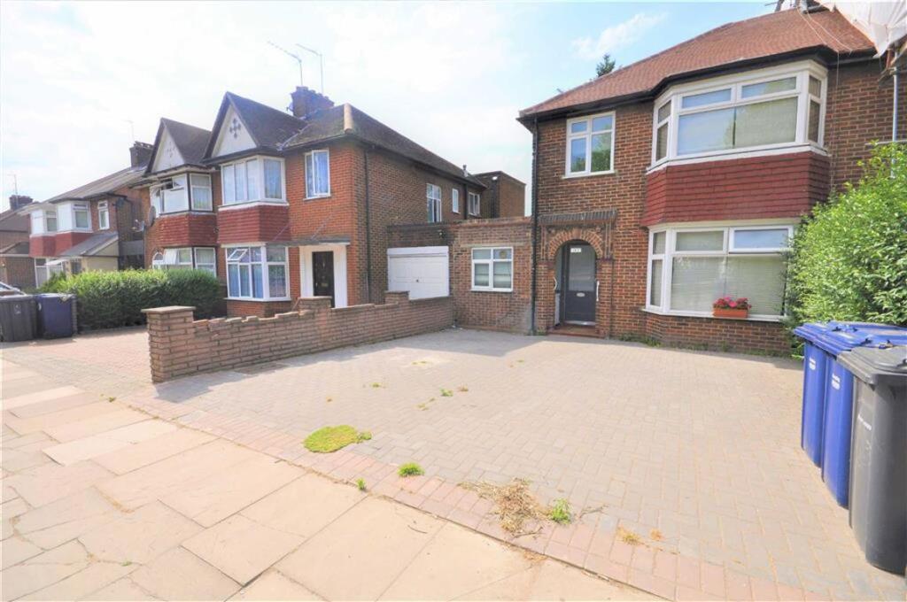 4 bed Studio for rent in Hampstead. From Chelsea Square - Cricklewood